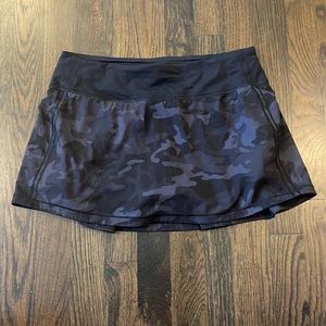 Lululemon Black Camo Skirt - Size 6